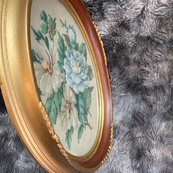 Vintage Needlework flowers in golden worked wood frame - Picture 10 of 16